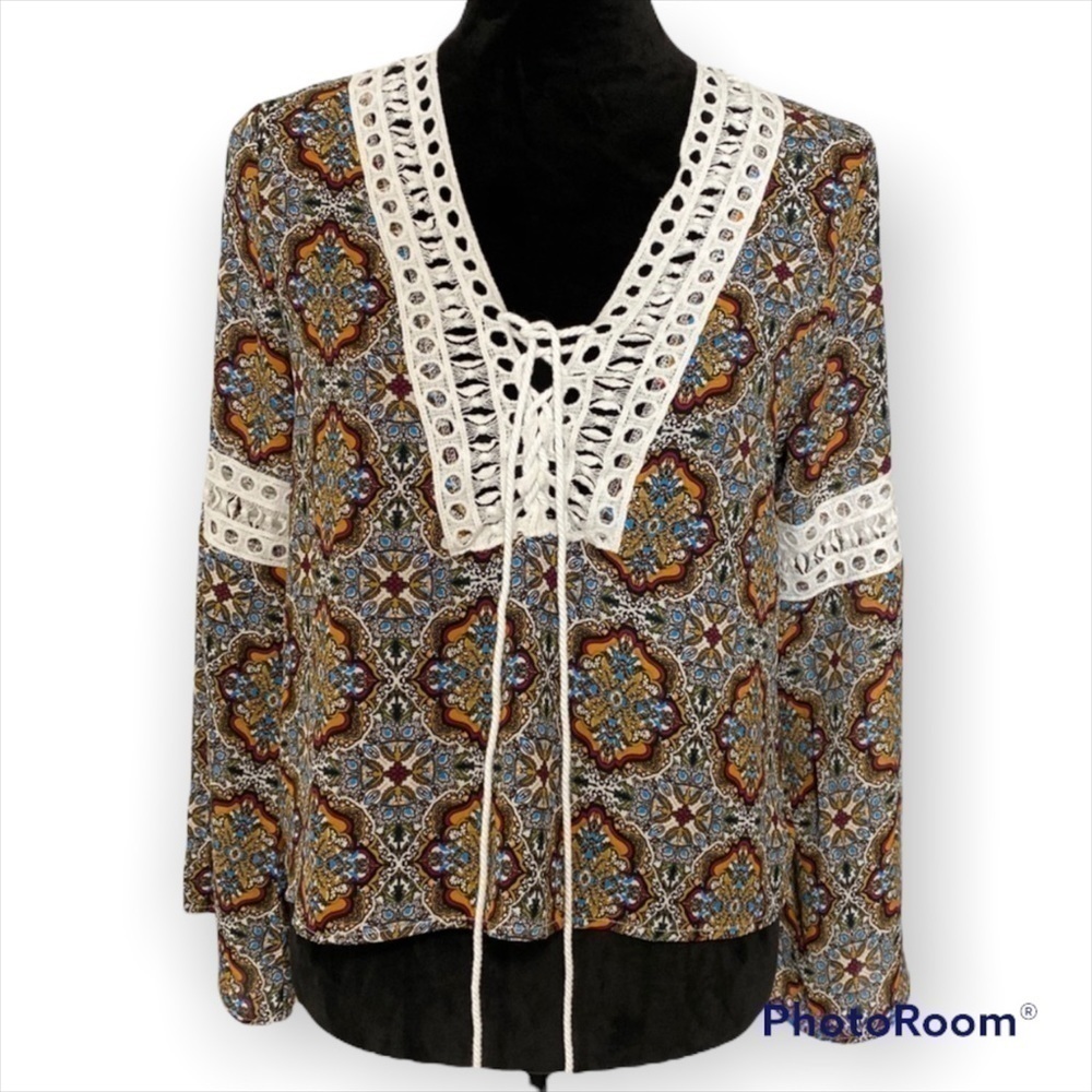 Romeo & Juliet Couture boho bell sleeve top lace up NWT multicolor